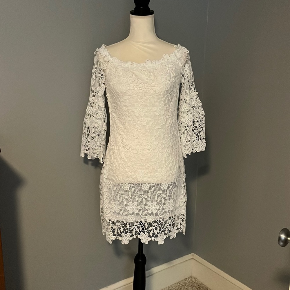 AUXO COLLLECTION white lacy flower dress NWOT size M